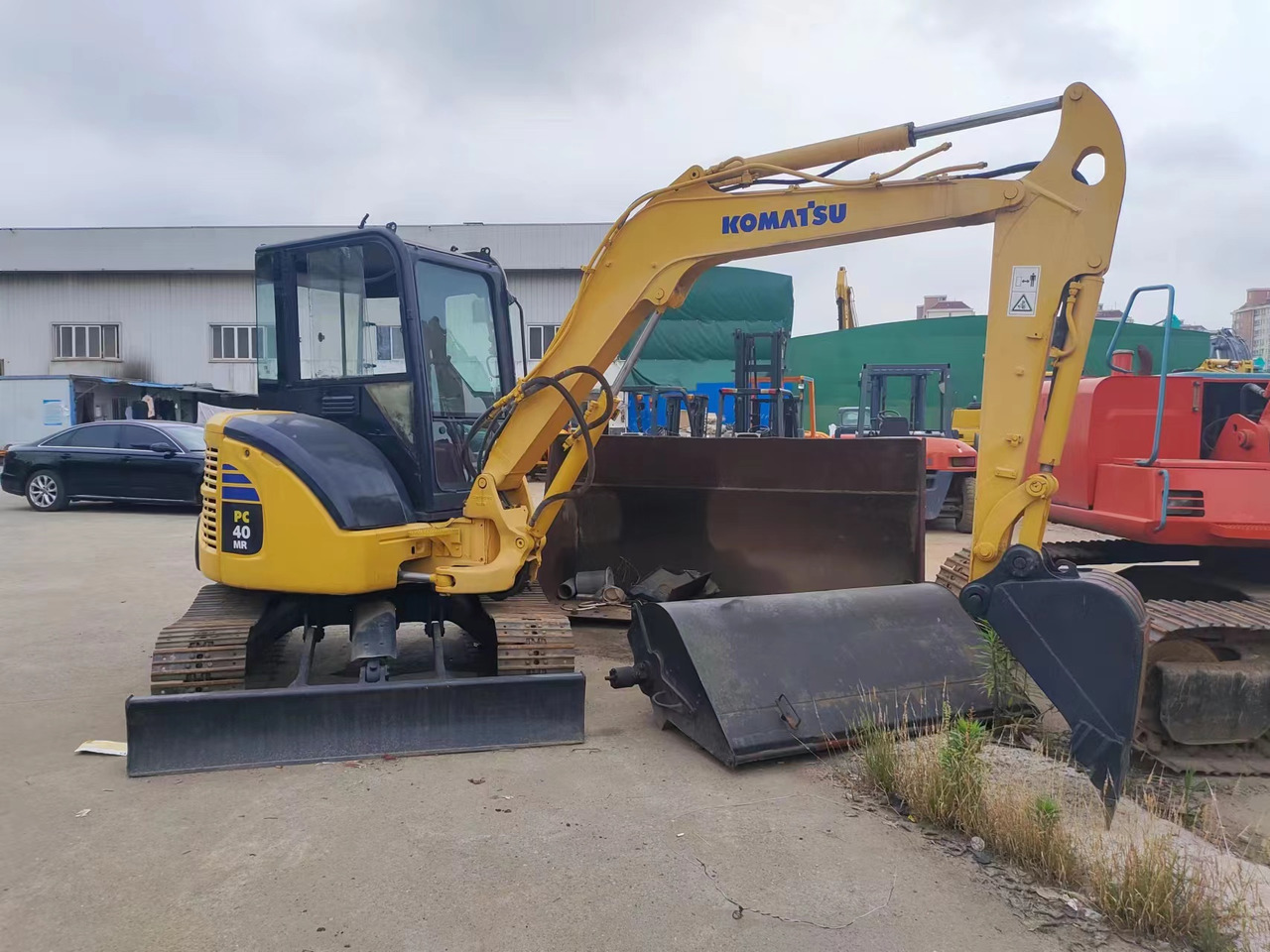 KOMATSU PC40MR - Mini pelle: photos 3 KOMATSU PC40MR - Mini pelle: photos 3