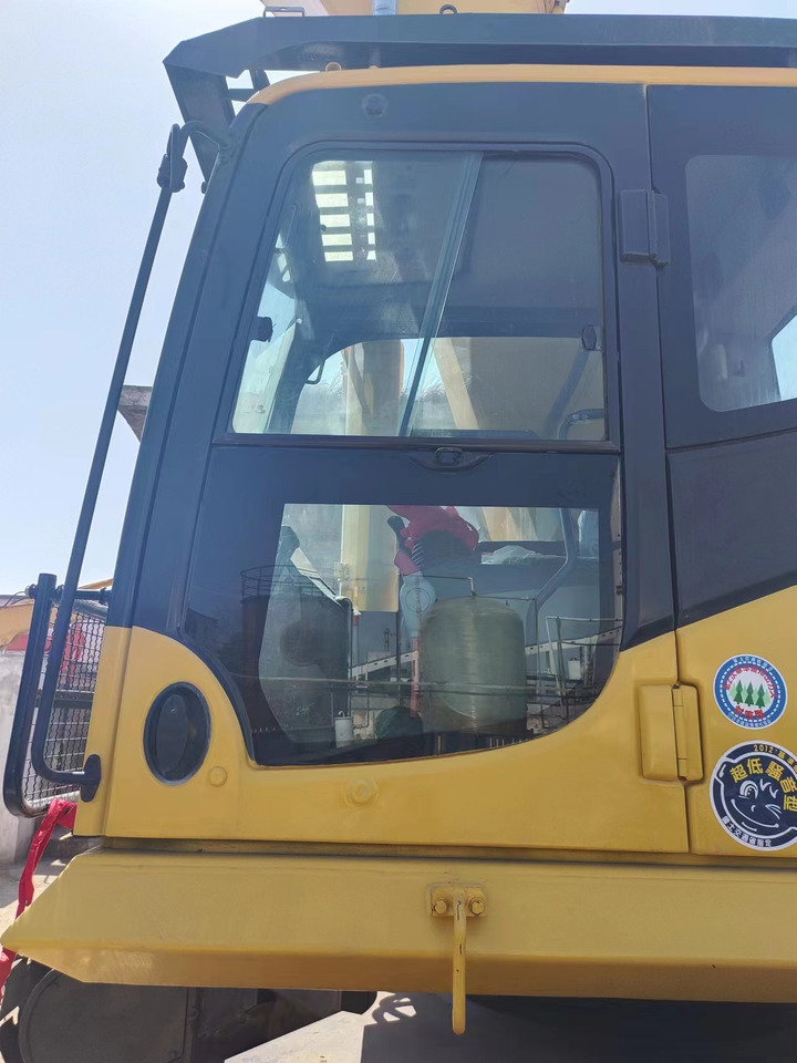 KOMATSU PC450-8 - Pelle sur chenille: photos 3 KOMATSU PC450-8 - Pelle sur chenille: photos 3
