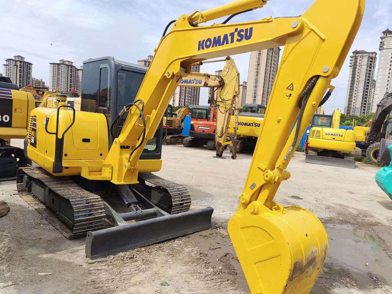 KOMATSU PC56-7 - Mini pelle: photos 2 KOMATSU PC56-7 - Mini pelle: photos 2