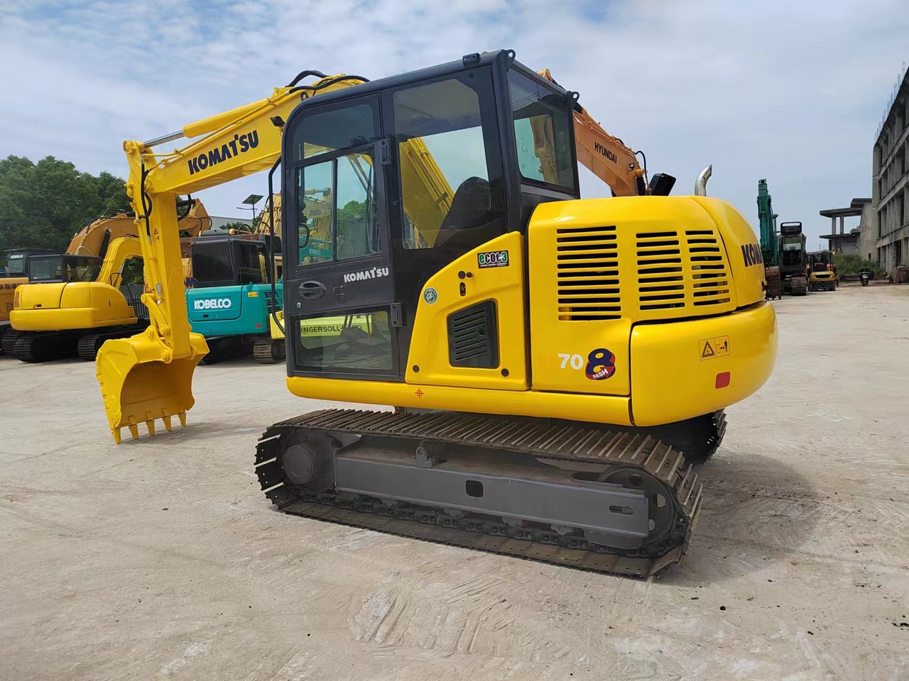 KOMATSU PC70-8 - Pelle sur chenille: photos 1 KOMATSU PC70-8 - Pelle sur chenille: photos 1