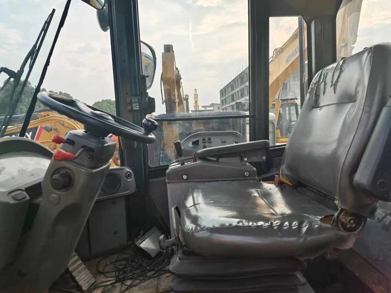 KOMATSU WA380-6 - Chargeuse sur pneus: photos 4 KOMATSU WA380-6 - Chargeuse sur pneus: photos 4