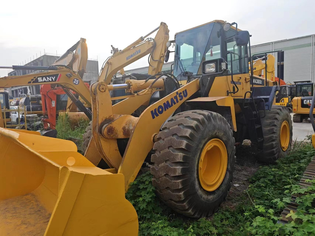 KOMATSU WA380-6 - Chargeuse sur pneus: photos 1 KOMATSU WA380-6 - Chargeuse sur pneus: photos 1