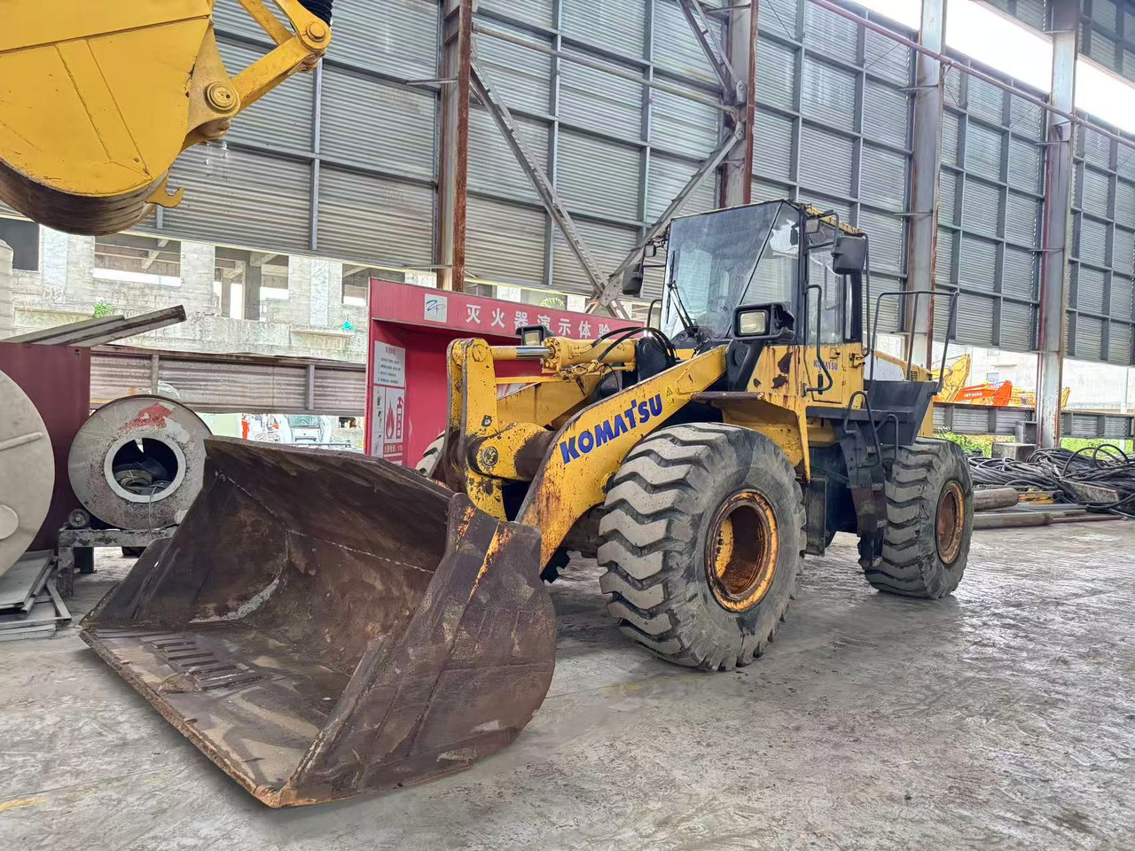 KOMATSU WA380Z-6 - Chargeuse sur pneus: photos 1 KOMATSU WA380Z-6 - Chargeuse sur pneus: photos 1