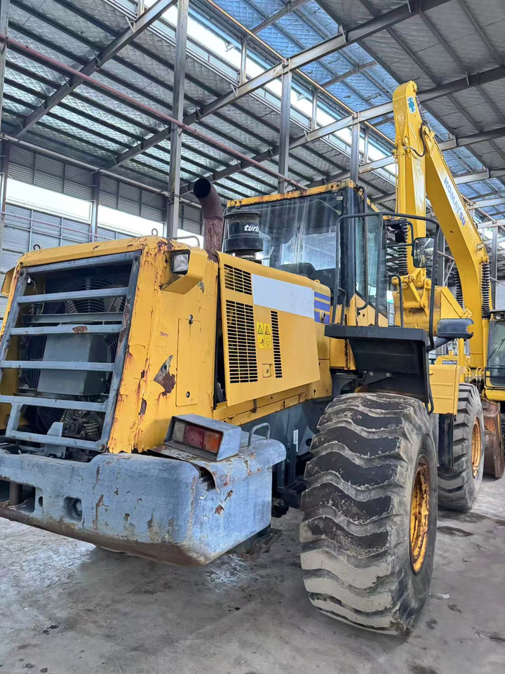 KOMATSU WA380Z-6 - Chargeuse sur pneus: photos 5 KOMATSU WA380Z-6 - Chargeuse sur pneus: photos 5