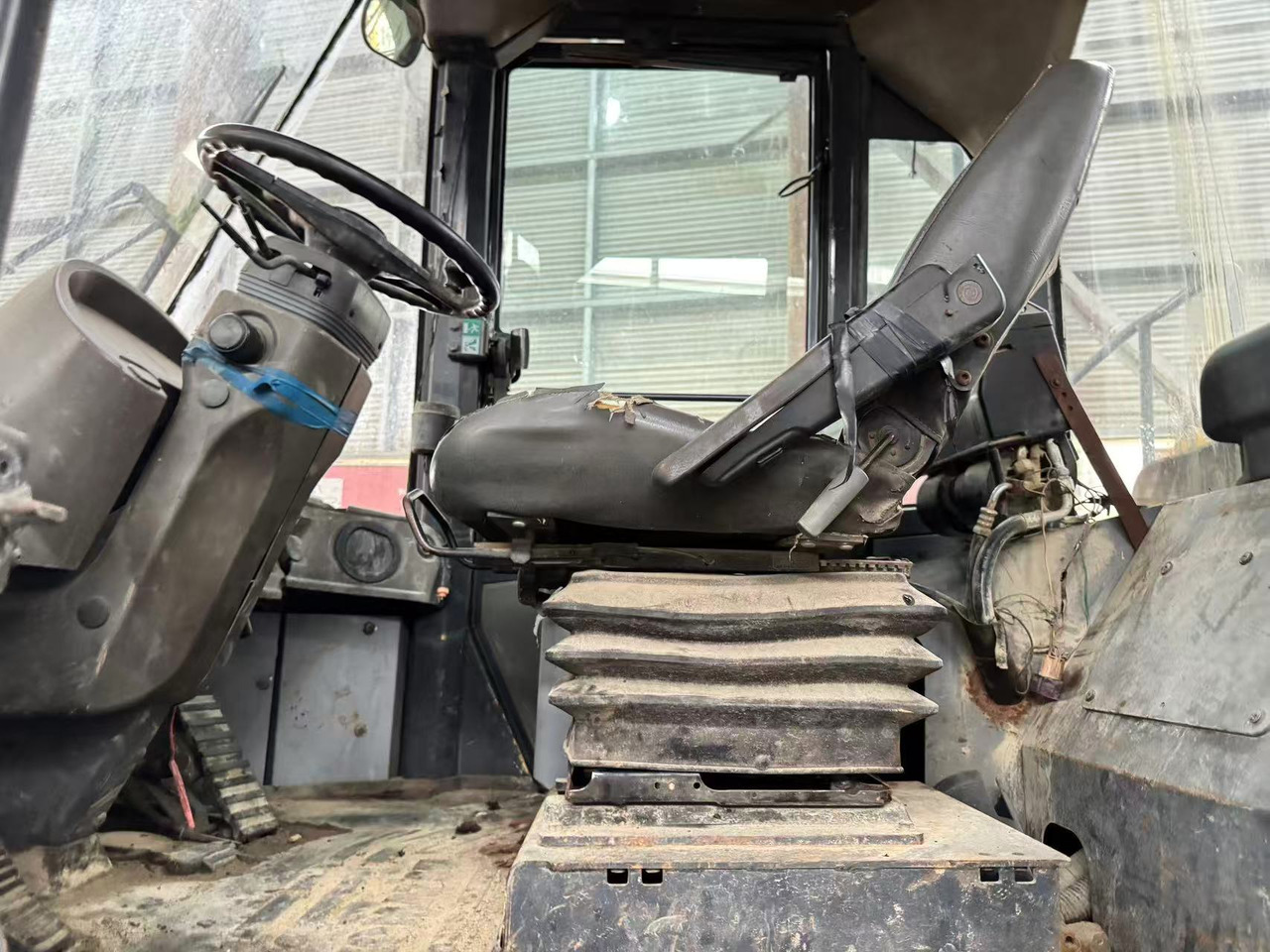 KOMATSU WA380Z-6 - Chargeuse sur pneus: photos 3 KOMATSU WA380Z-6 - Chargeuse sur pneus: photos 3