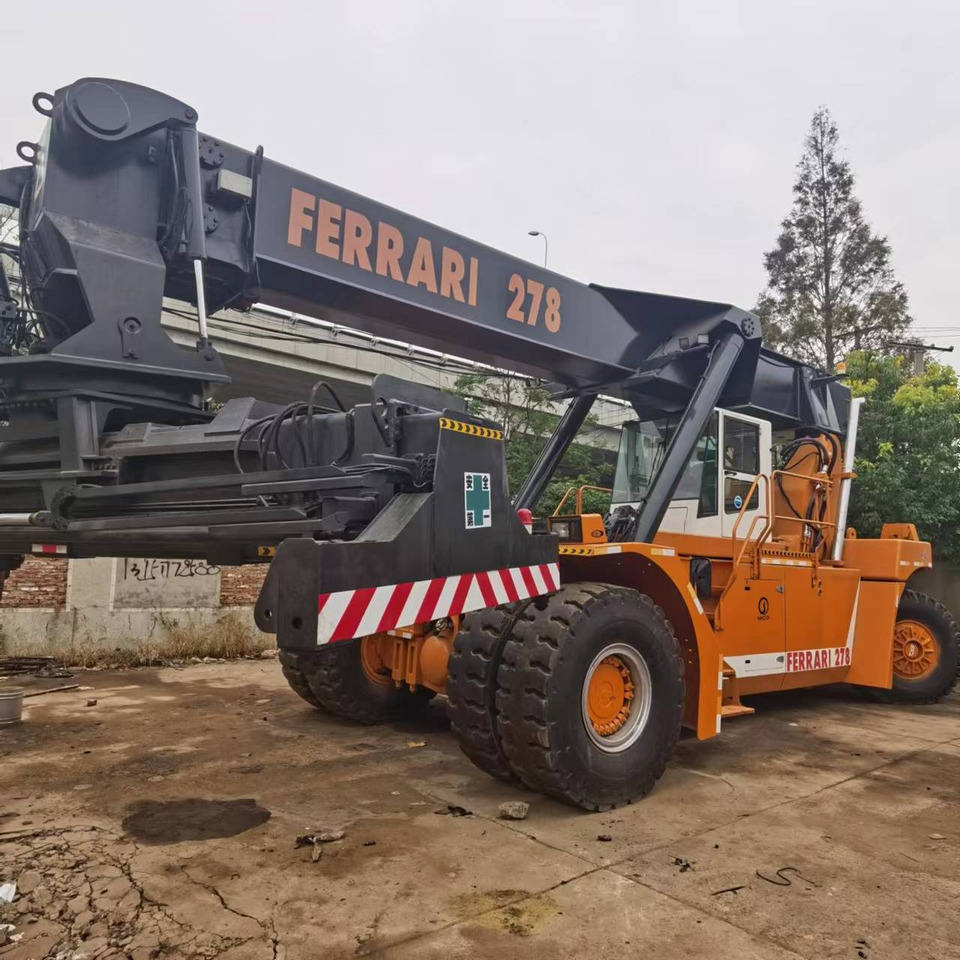 LIEBHERR 278 - Reach stacker: photos 1 LIEBHERR 278 - Reach stacker: photos 1