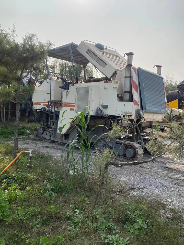 WIRTGEN 1900 - Fraiseuse à froid: photos 4 WIRTGEN 1900 - Fraiseuse à froid: photos 4