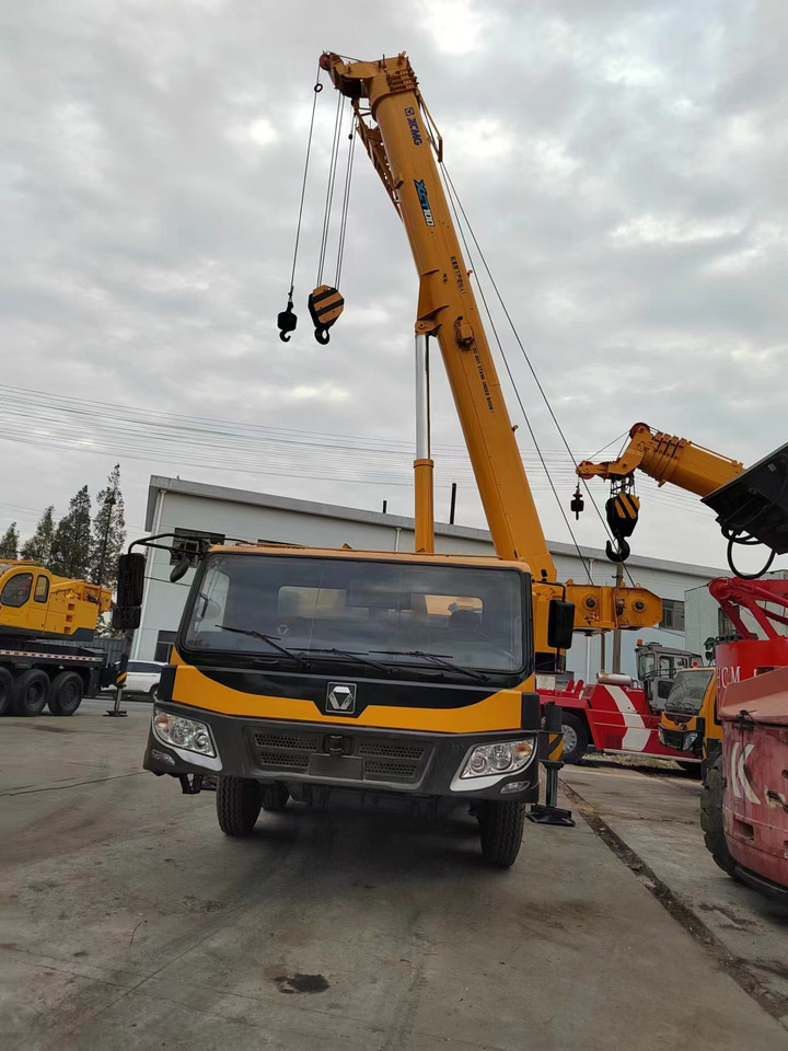 XCMG QY70K good condition QY25K QY50K QY100K QY130K China brand mobile crane - Grue mobile: photos 2 XCMG QY70K good condition QY25K QY50K QY100K QY130K China brand mobile crane - Grue mobile: photos 2