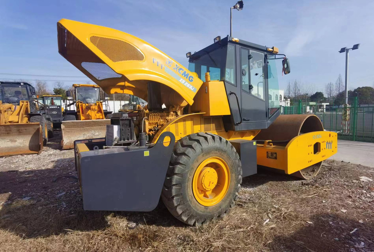 XCMG XS263J - Compacteur à pieds de mouton/ Monocylindre: photos 3 XCMG XS263J - Compacteur à pieds de mouton/ Monocylindre: photos 3