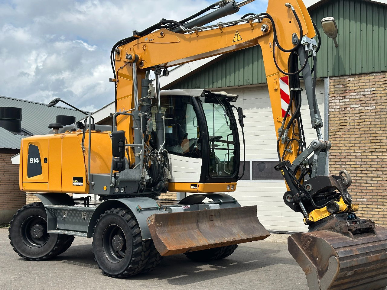 Liebherr A914 - Pelle sur pneus: photos 5 Liebherr A914 - Pelle sur pneus: photos 5