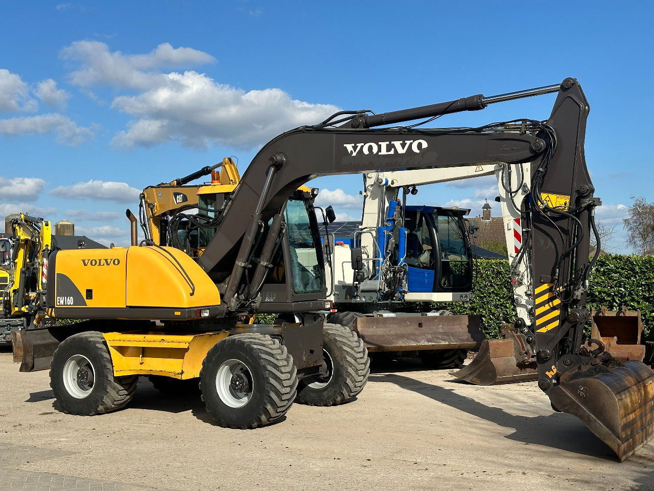 Volvo EW160 - Pelle sur pneus: photos 5 Volvo EW160 - Pelle sur pneus: photos 5