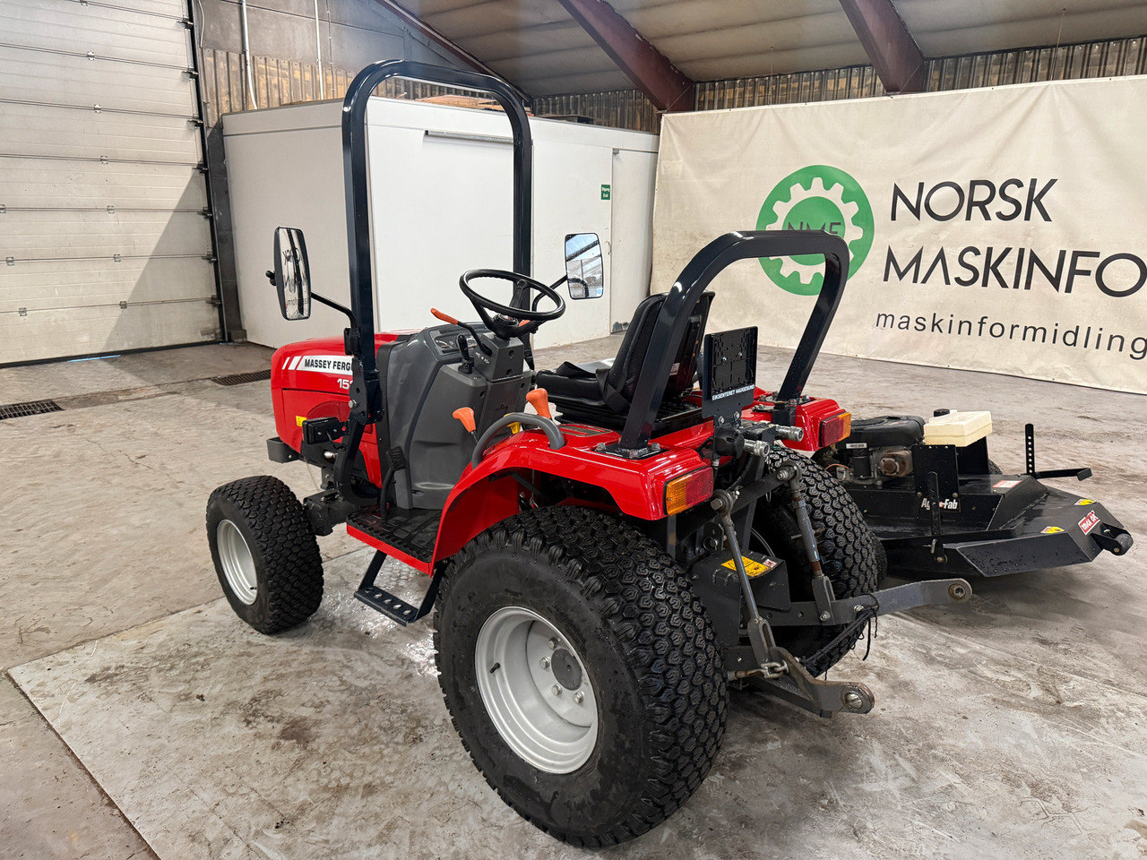 Massey Ferguson 1520 #MVA FRI# - Tracteur agricole: photos 2 Massey Ferguson 1520 #MVA FRI# - Tracteur agricole: photos 2