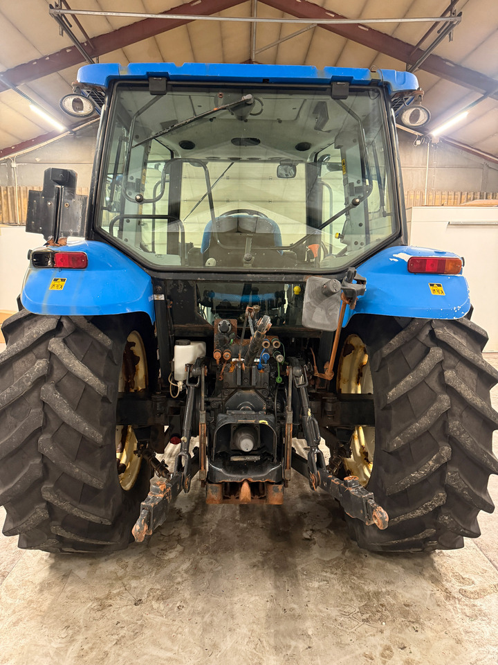 New Holland T5060 - Tracteur agricole: photos 4 New Holland T5060 - Tracteur agricole: photos 4