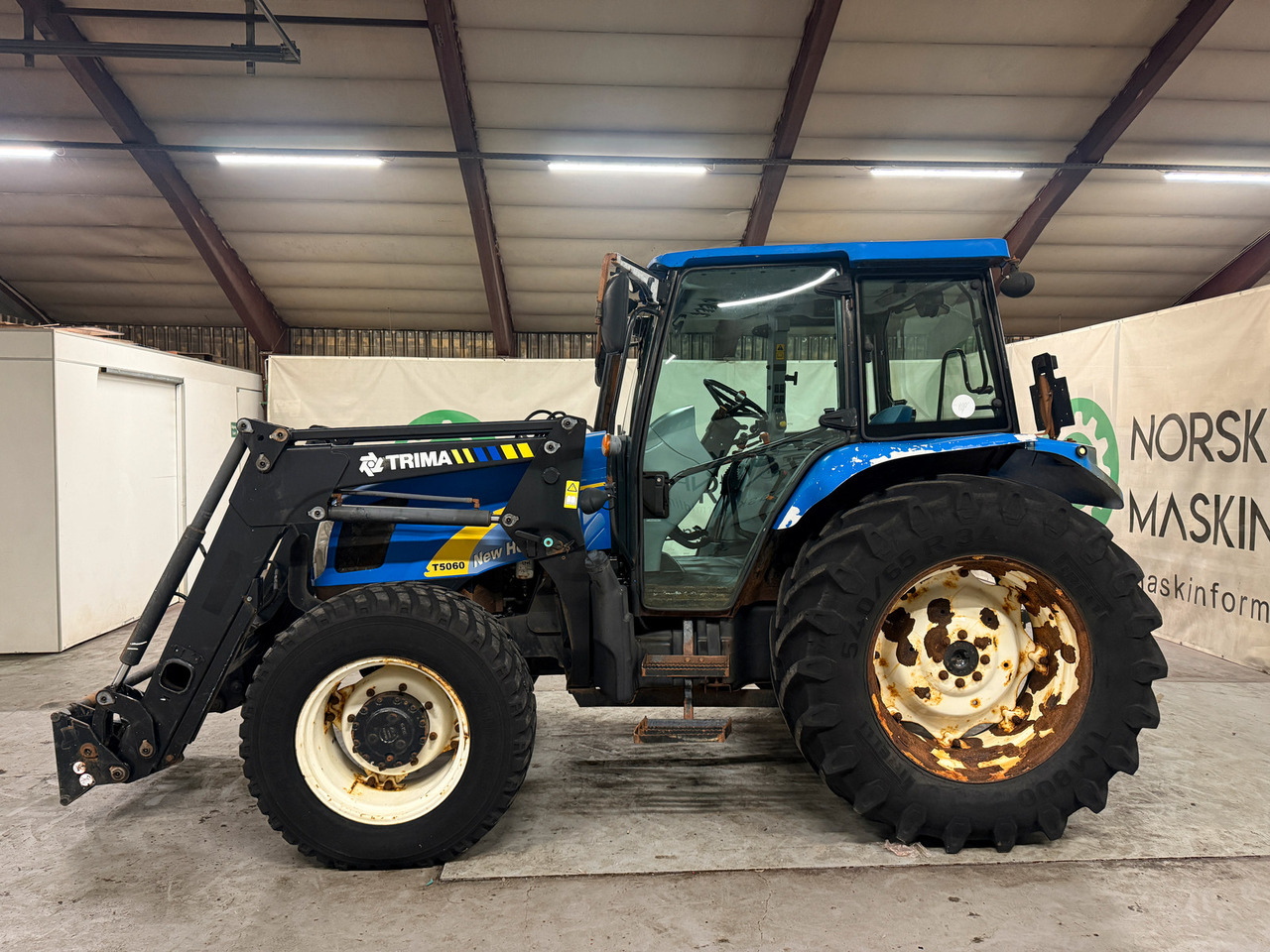 New Holland T5060 - Tracteur agricole: photos 2 New Holland T5060 - Tracteur agricole: photos 2