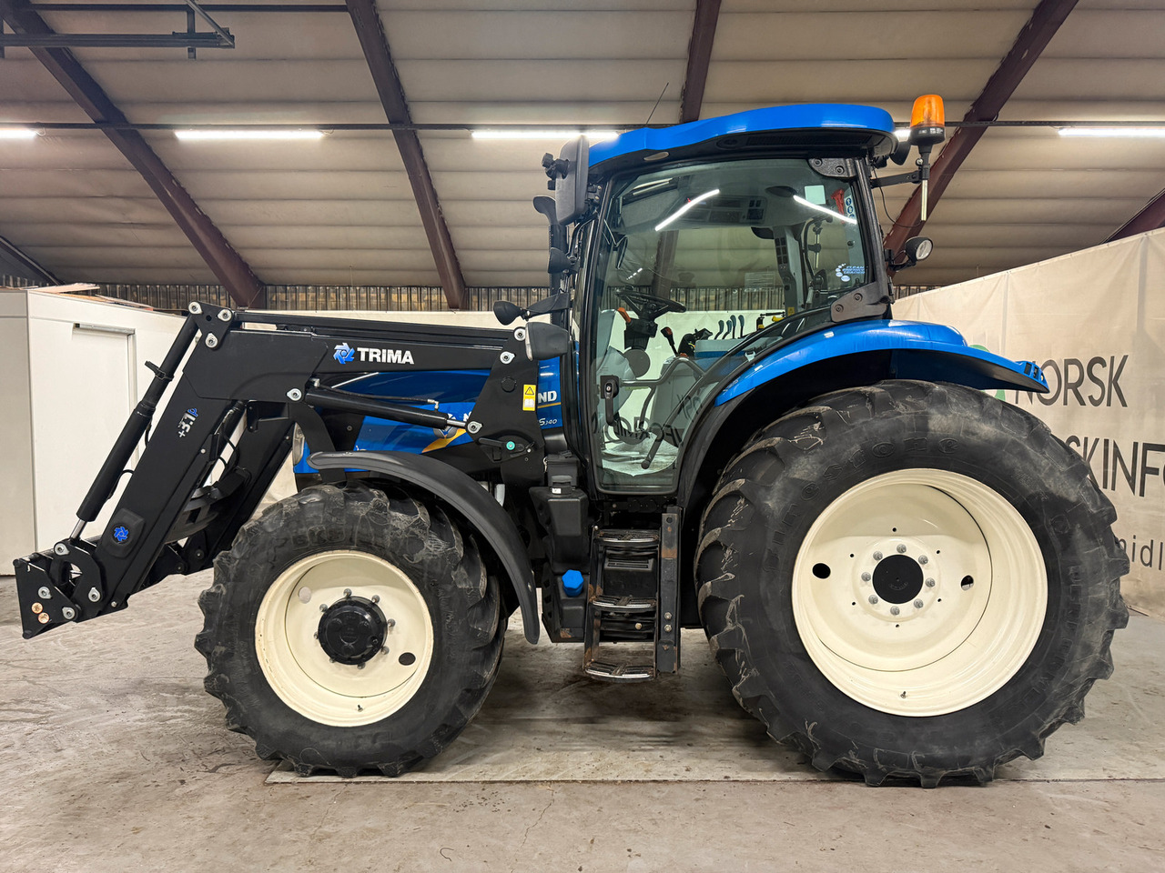 New Holland T6.140 EC - Tracteur agricole: photos 2 New Holland T6.140 EC - Tracteur agricole: photos 2