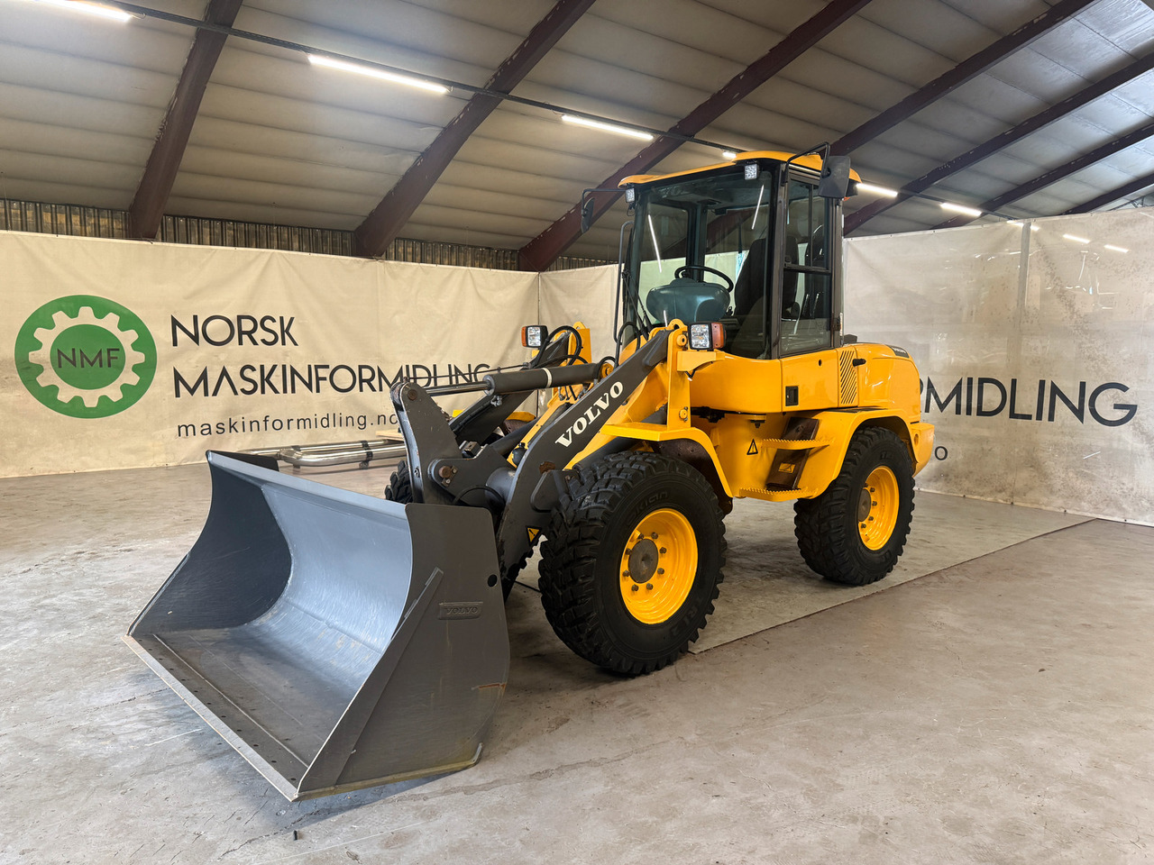 Volvo L30G - Chargeuse sur pneus: photos 1 Volvo L30G - Chargeuse sur pneus: photos 1