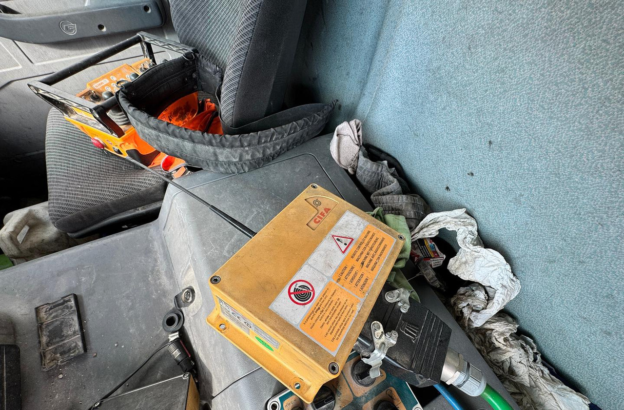 Betonpompa 28MT CIFA ASTRA HD84.38 - Camion malaxeur pompe: photos 5 Betonpompa 28MT CIFA ASTRA HD84.38 - Camion malaxeur pompe: photos 5