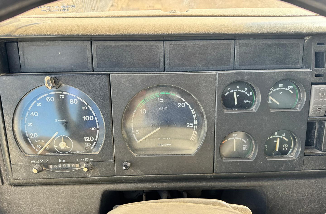 Betonpompa CIFA ASTRA HD84.38 - 2003 - Camion malaxeur pompe: photos 5 Betonpompa CIFA ASTRA HD84.38 - 2003 - Camion malaxeur pompe: photos 5