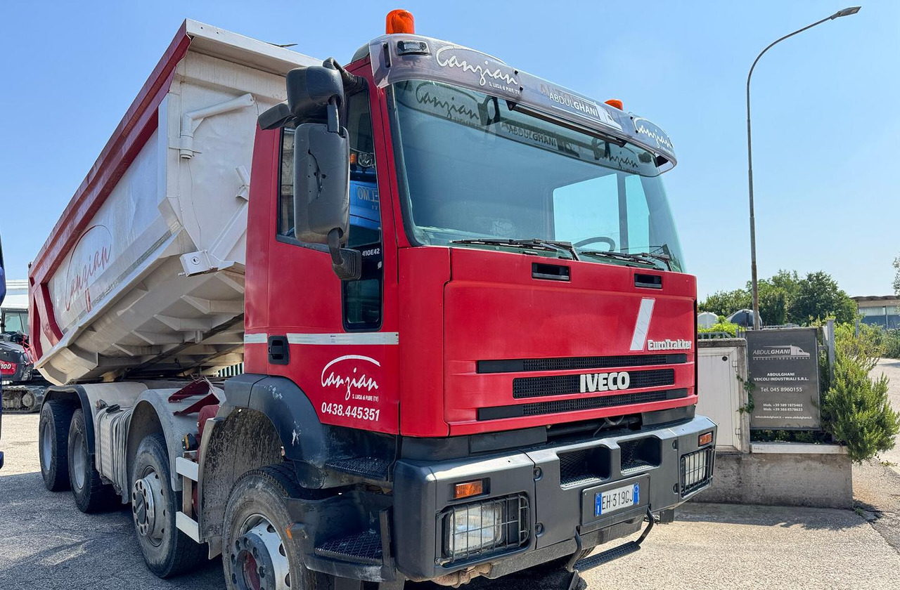 IVECO TRAKKER 420 - 8X4 - Camion benne: photos 1 IVECO TRAKKER 420 - 8X4 - Camion benne: photos 1