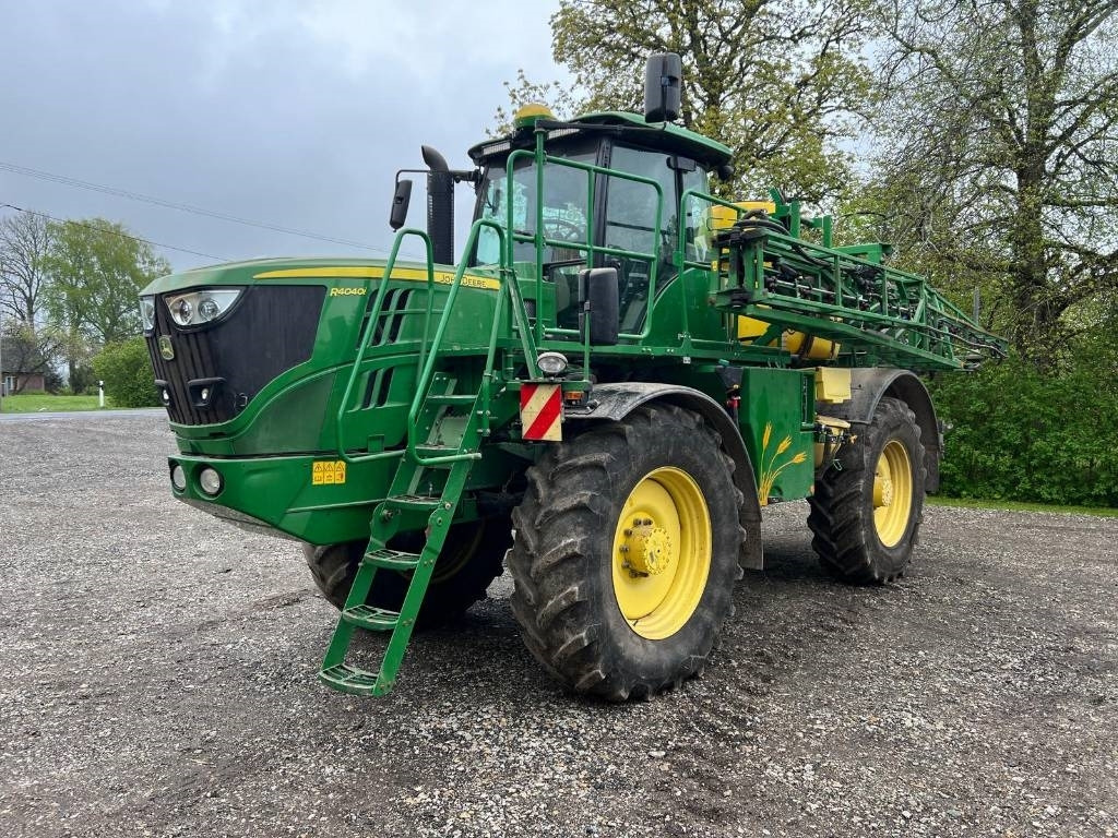 John Deere R4040i - Pulvé automoteur: photos 1 John Deere R4040i - Pulvé automoteur: photos 1