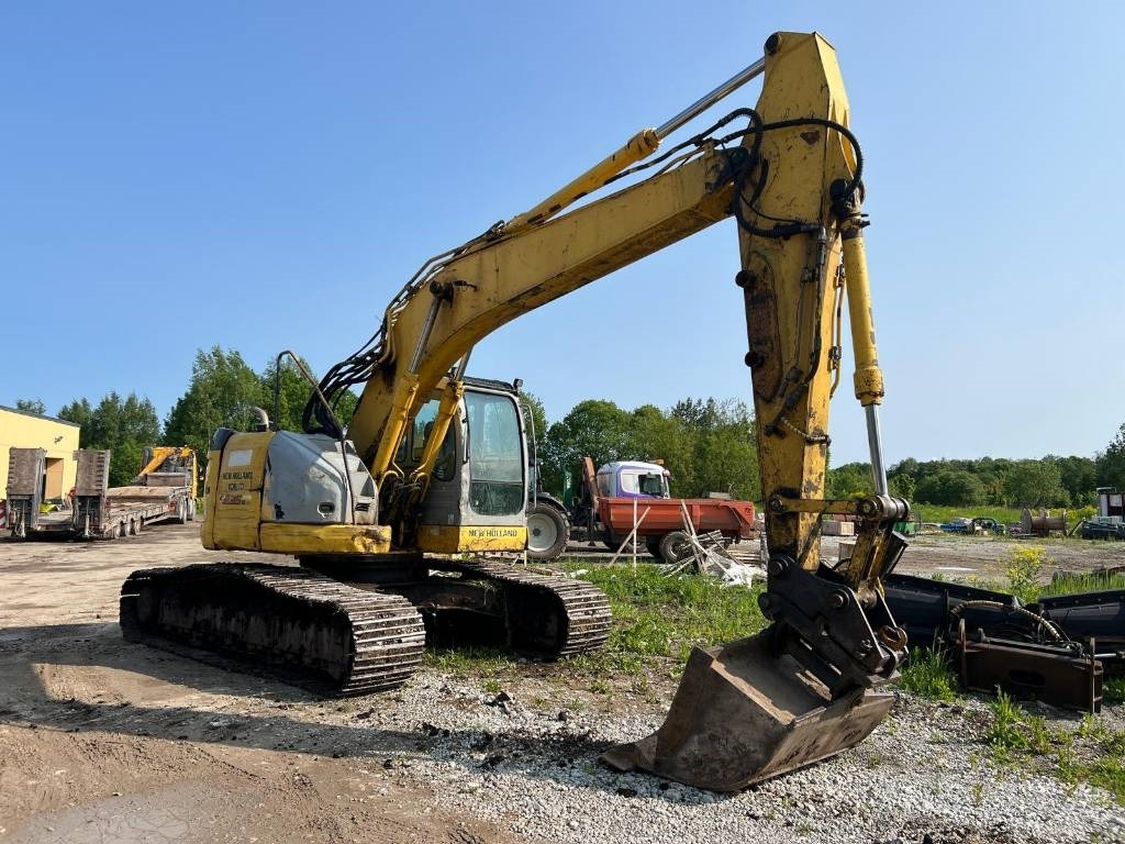 NEW HOLLAND KOBELCO E235BSRLC-2 - Pelle sur chenille: photos 2 NEW HOLLAND KOBELCO E235BSRLC-2 - Pelle sur chenille: photos 2