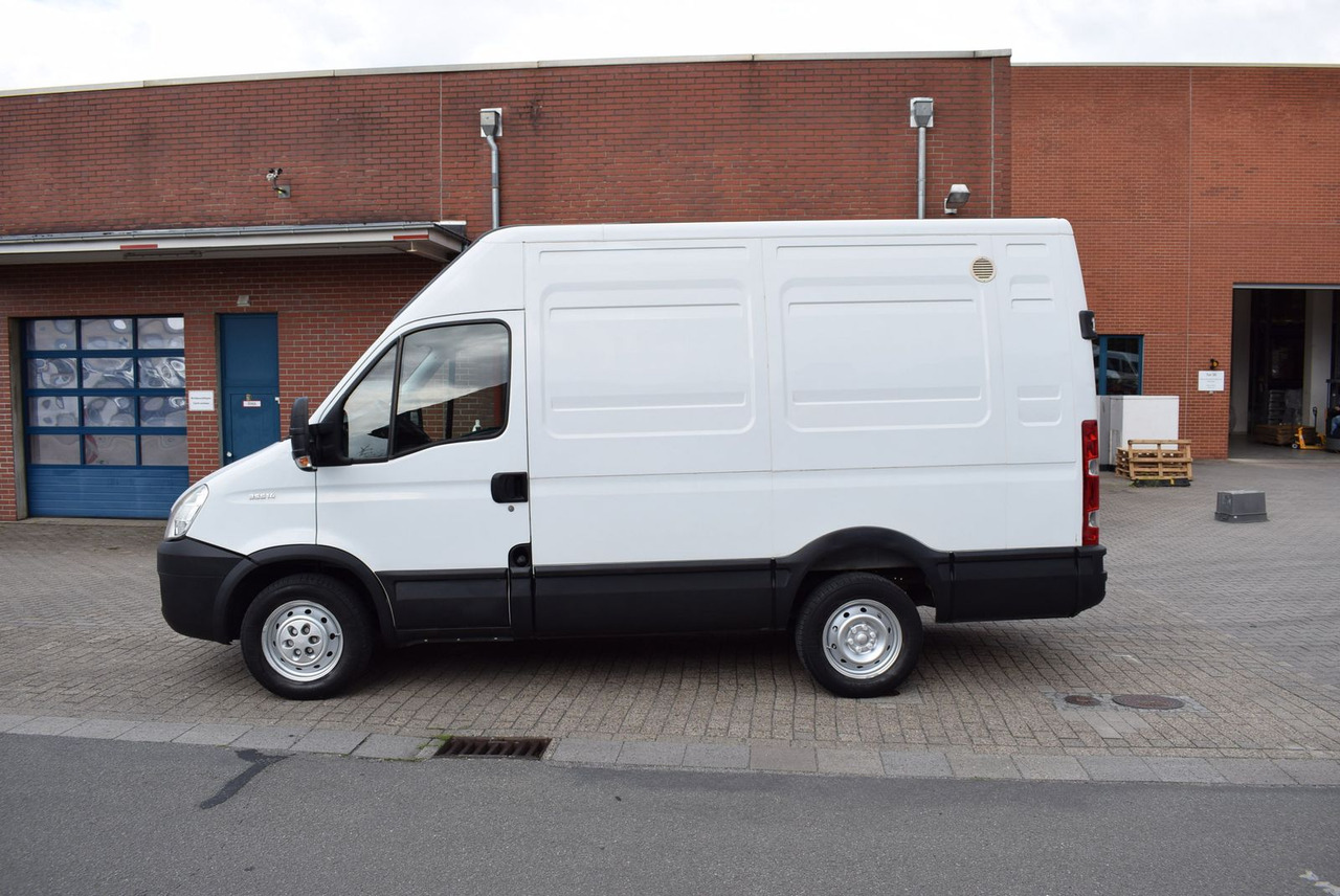 Iveco Daily 35 S 14L2H2 AHK Regale Standheizung - Fourgon utilitaire: photos 3 Iveco Daily 35 S 14L2H2 AHK Regale Standheizung - Fourgon utilitaire: photos 3