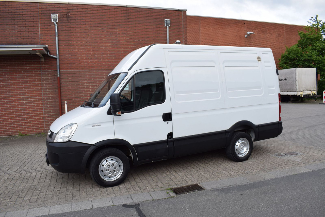 Iveco Daily 35 S 14L2H2 AHK Regale Standheizung - Fourgon utilitaire: photos 2 Iveco Daily 35 S 14L2H2 AHK Regale Standheizung - Fourgon utilitaire: photos 2