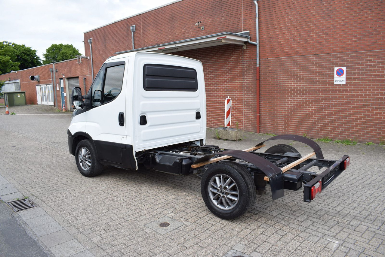 Iveco Daily 35 S21 3,0 Automatik Luftfederung Tempomat - Châssis cabine: photos 4 Iveco Daily 35 S21 3,0 Automatik Luftfederung Tempomat - Châssis cabine: photos 4
