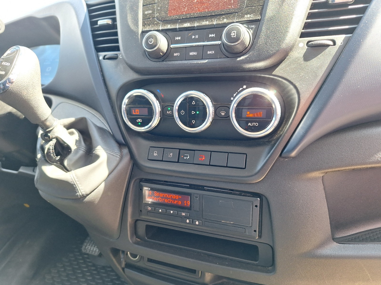 IVECO DAILY 72C18 A8 34m3 - Fourgon utilitaire: photos 4 IVECO DAILY 72C18 A8 34m3 - Fourgon utilitaire: photos 4