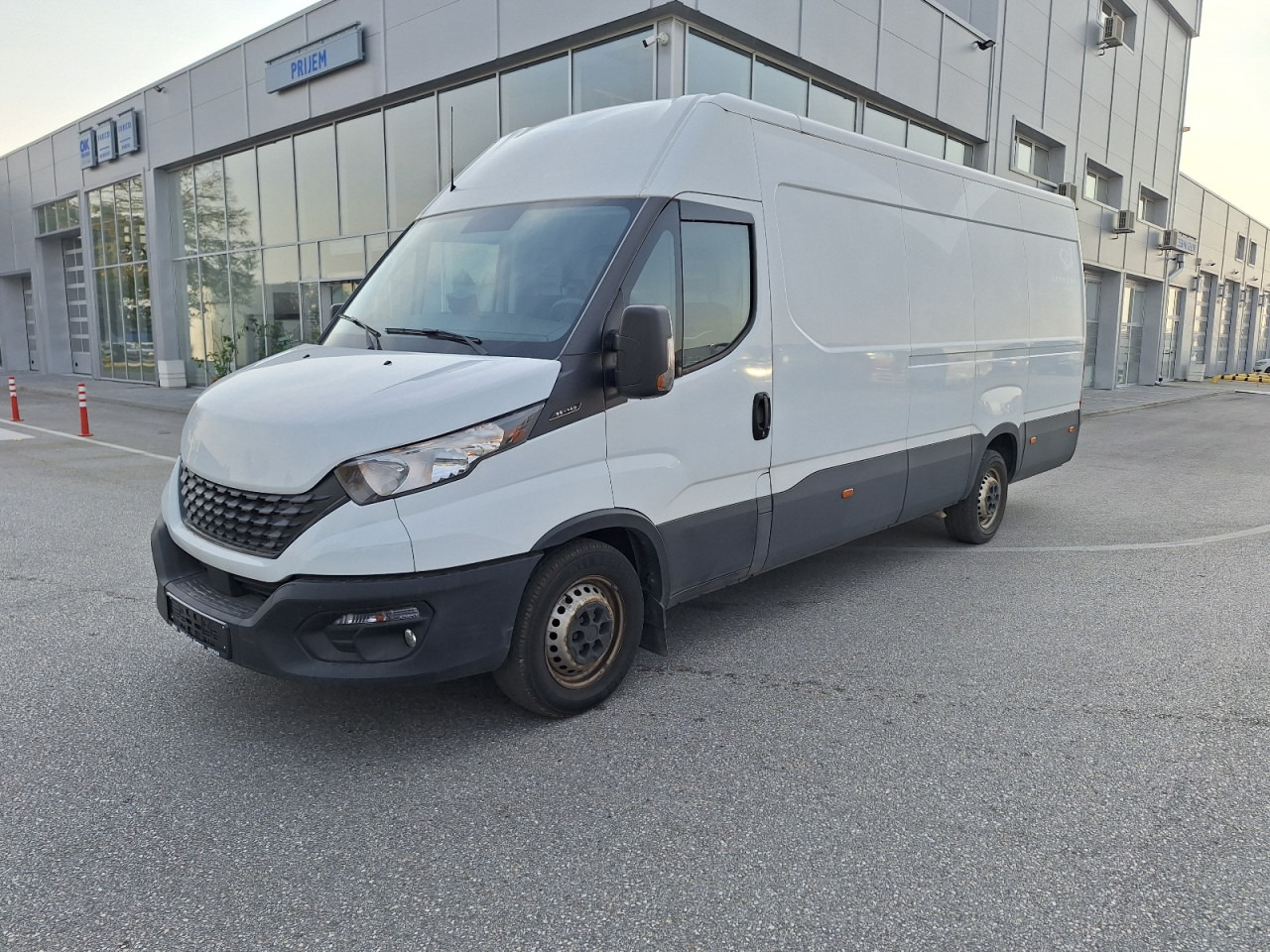 IVECO Daily 35S14 16m3 - Fourgon utilitaire: photos 1 IVECO Daily 35S14 16m3 - Fourgon utilitaire: photos 1
