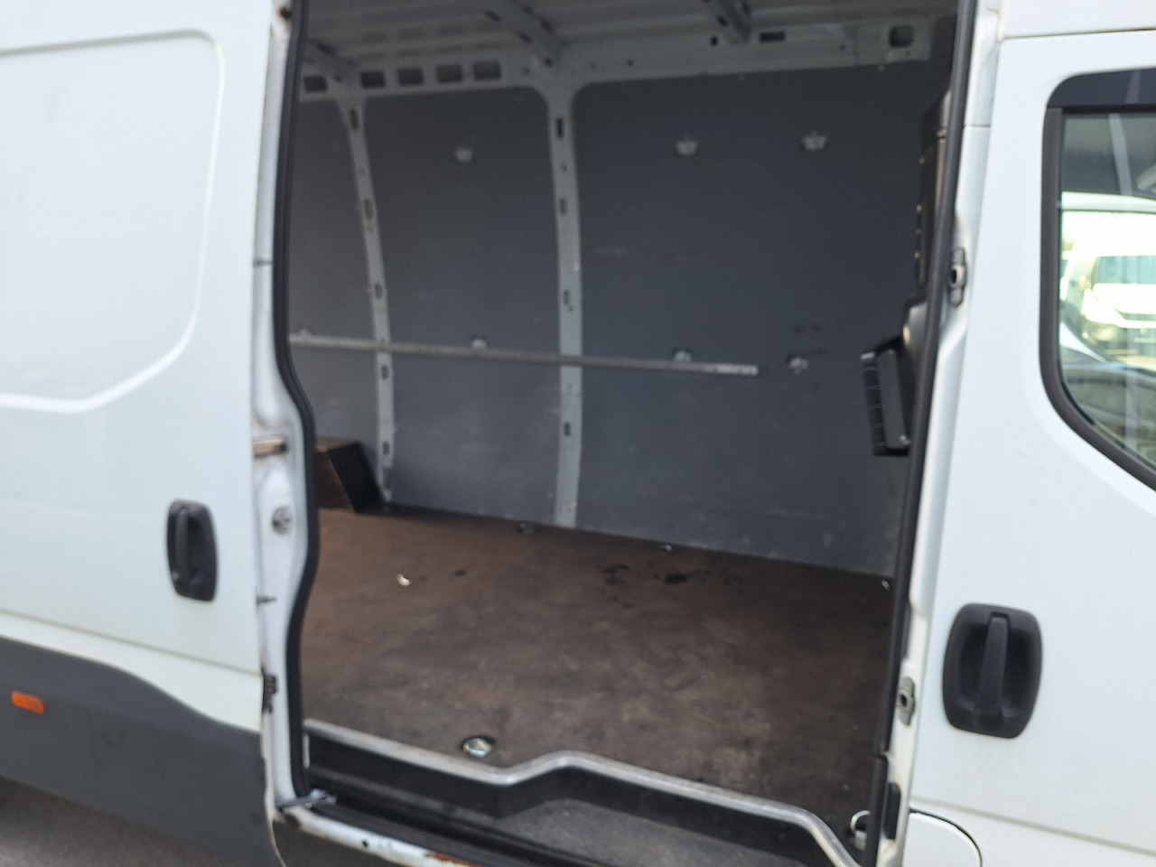 IVECO Daily 35S14 16m3 - Fourgon utilitaire: photos 3 IVECO Daily 35S14 16m3 - Fourgon utilitaire: photos 3
