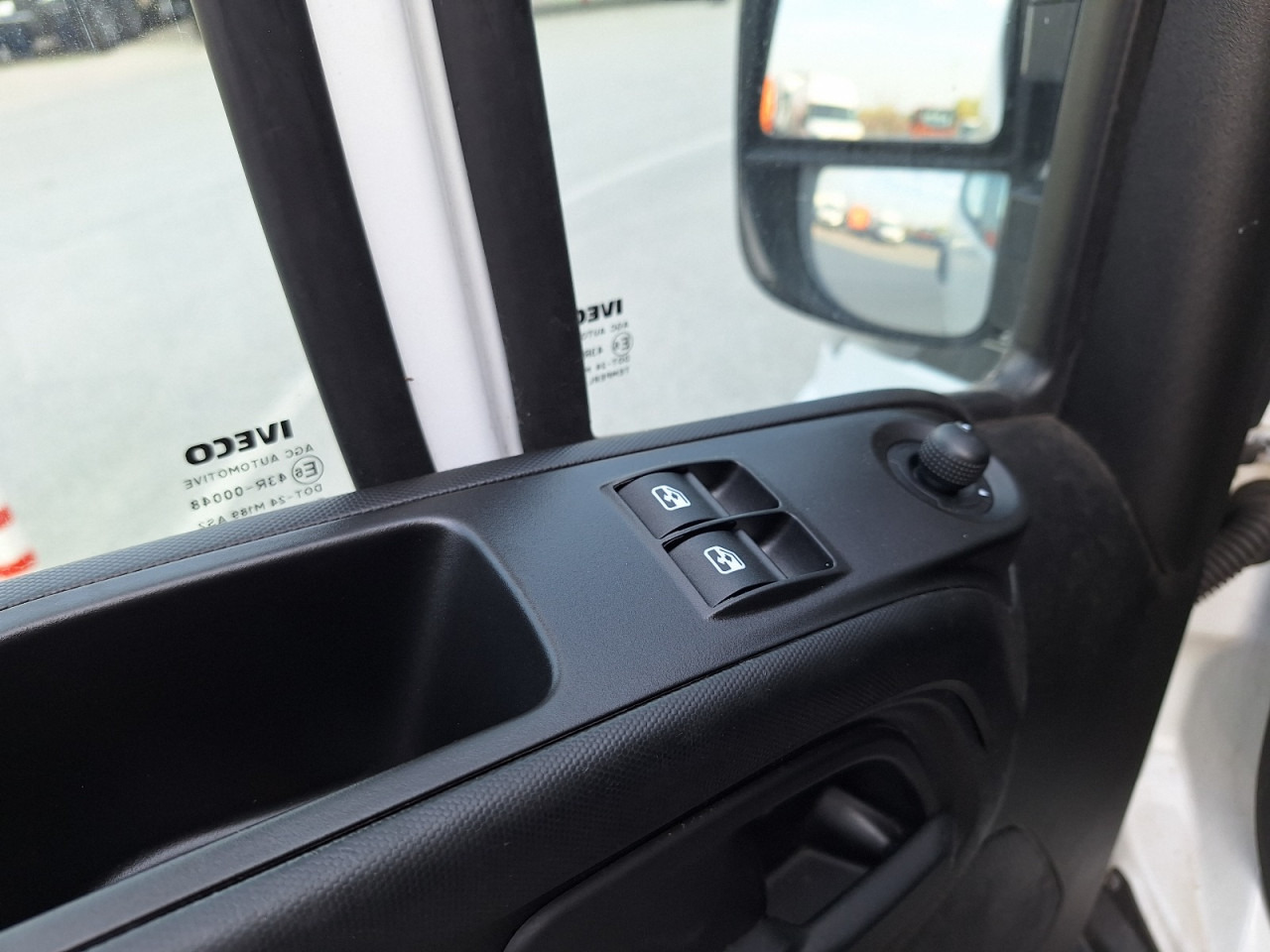 IVECO Daily 35S14 16m3 - Fourgon utilitaire: photos 4 IVECO Daily 35S14 16m3 - Fourgon utilitaire: photos 4