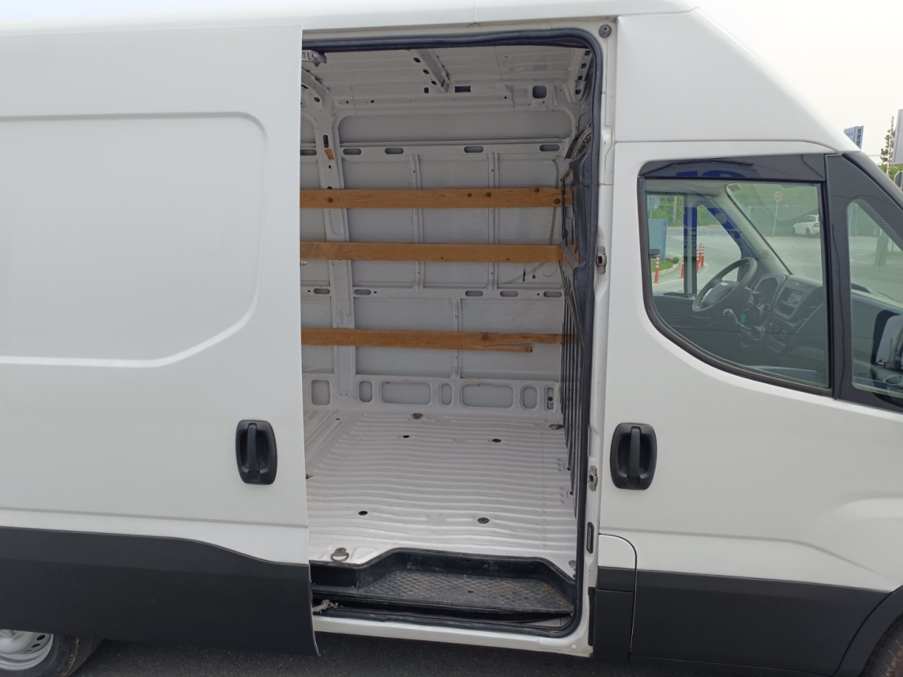 IVECO Daily 35S14N 12m3 - Fourgon utilitaire: photos 4 IVECO Daily 35S14N 12m3 - Fourgon utilitaire: photos 4
