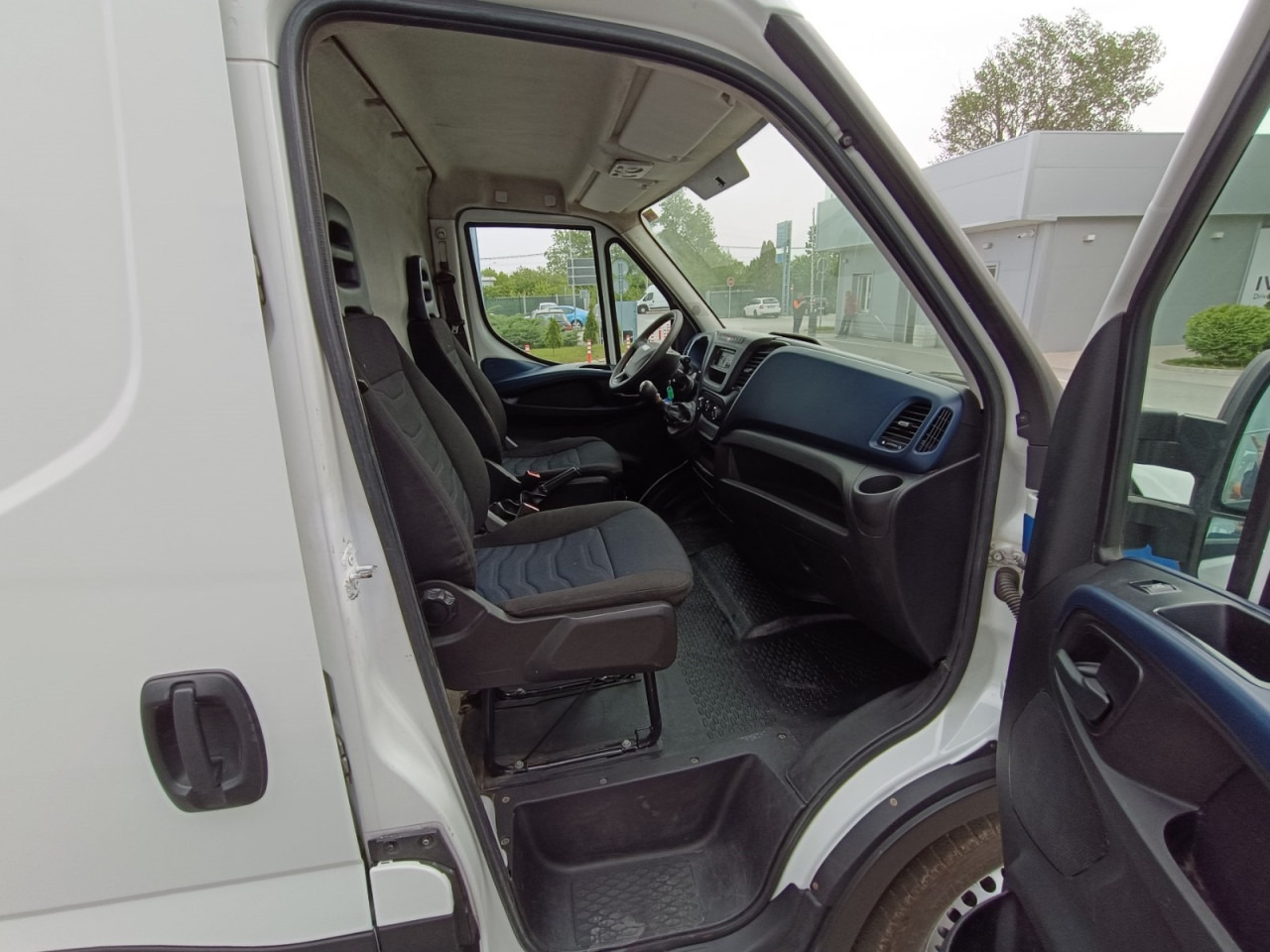 IVECO Daily 35S14N 12m3 - Fourgon utilitaire: photos 5 IVECO Daily 35S14N 12m3 - Fourgon utilitaire: photos 5