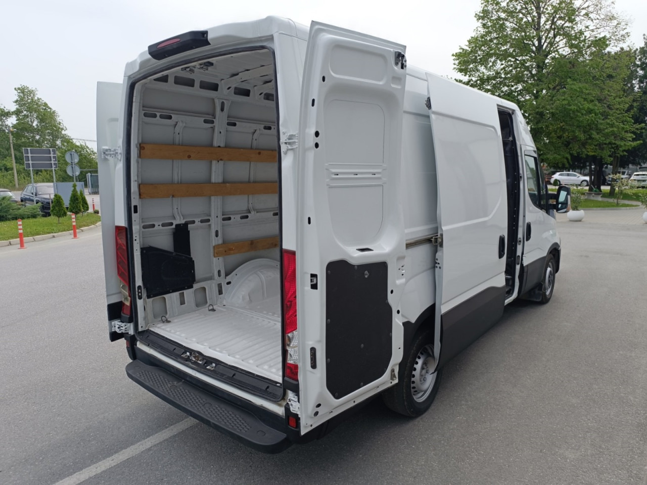 IVECO Daily 35S14N 12m3 - Fourgon utilitaire: photos 2 IVECO Daily 35S14N 12m3 - Fourgon utilitaire: photos 2