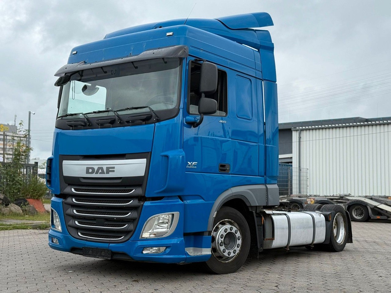 DAF XF 460 Low +Retarter+2xTank - Tracteur routier: photos 1 DAF XF 460 Low +Retarter+2xTank - Tracteur routier: photos 1