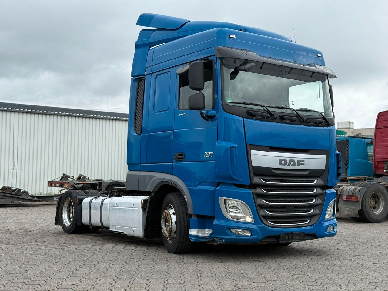 DAF XF 460 Low +Retarter+2xTank - Tracteur routier: photos 3 DAF XF 460 Low +Retarter+2xTank - Tracteur routier: photos 3