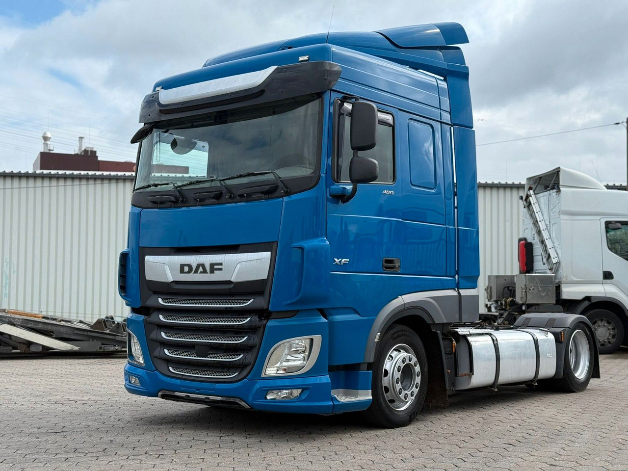 DAF XF 480 Low +Retarter+2xTank - Tracteur routier: photos 1 DAF XF 480 Low +Retarter+2xTank - Tracteur routier: photos 1