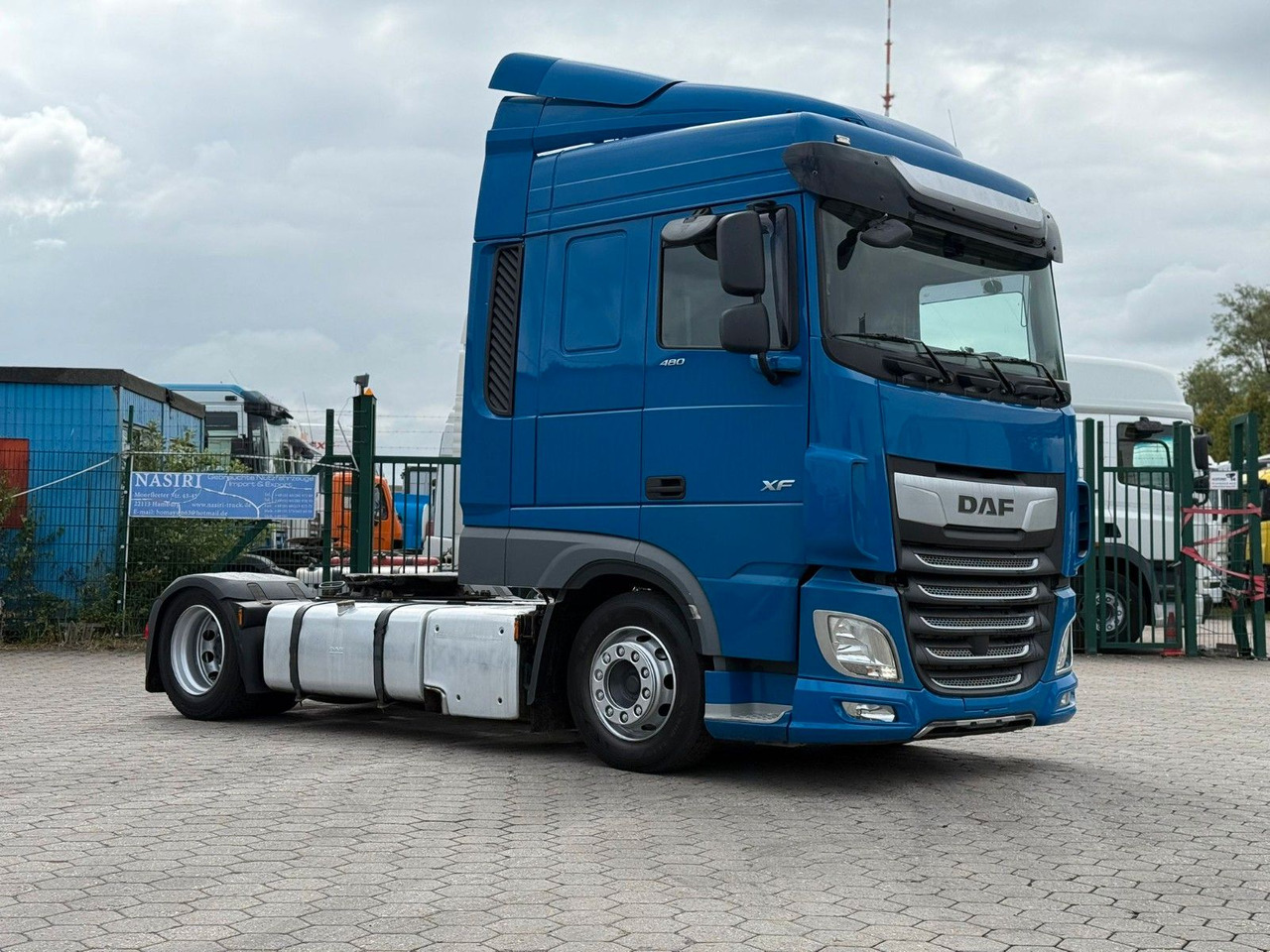 DAF XF 480 Low +Retarter+2xTank - Tracteur routier: photos 3 DAF XF 480 Low +Retarter+2xTank - Tracteur routier: photos 3