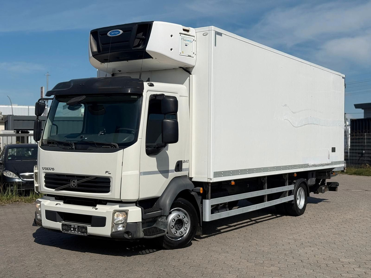 Volvo FL 240 Carrier Easy Cold+Hebebühne - Camion frigorifique: photos 1 Volvo FL 240 Carrier Easy Cold+Hebebühne - Camion frigorifique: photos 1