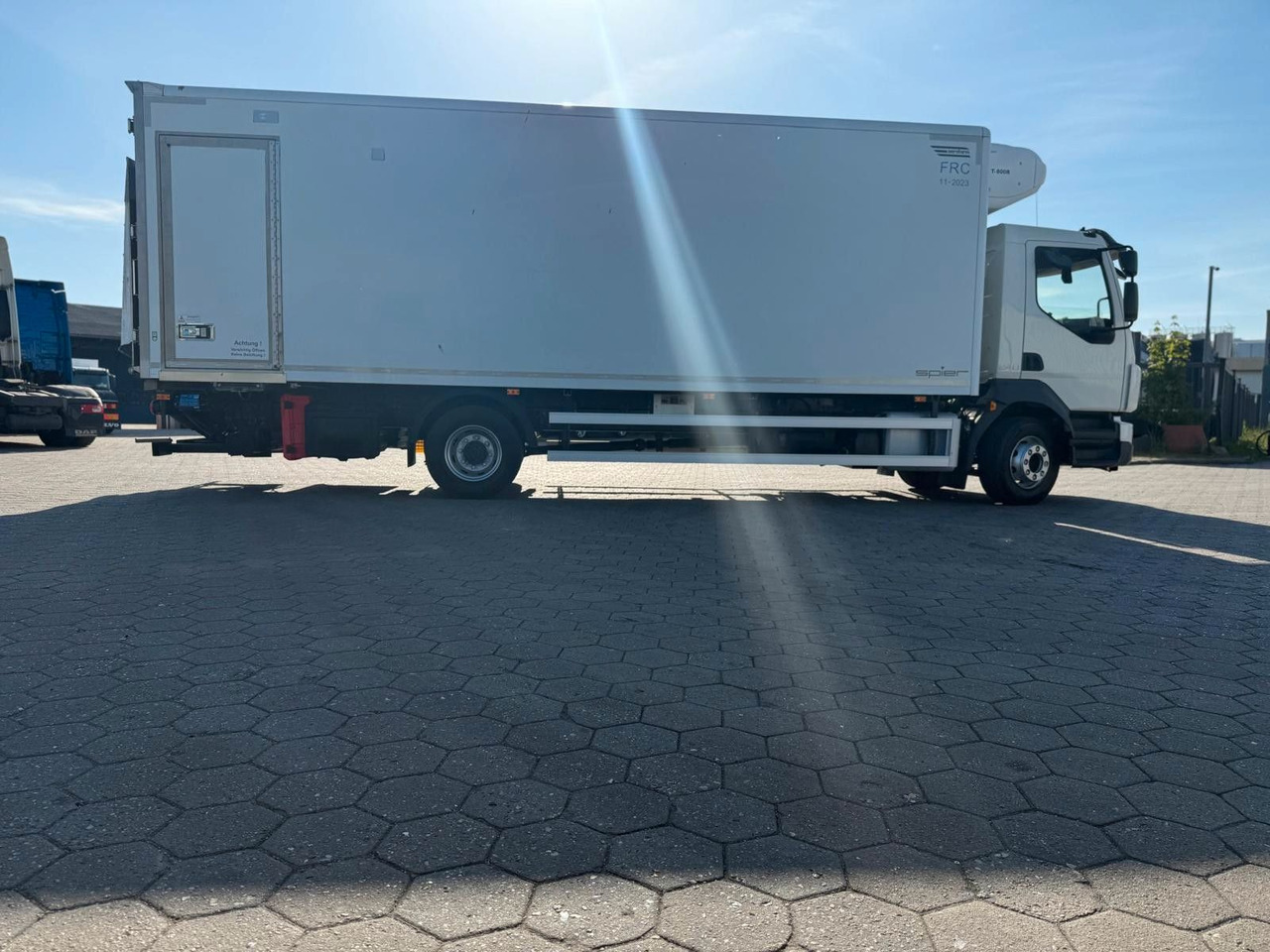 Volvo FL 42 R 240 +Thermoking T-880R+Kamera - Camion frigorifique: photos 2 Volvo FL 42 R 240 +Thermoking T-880R+Kamera - Camion frigorifique: photos 2