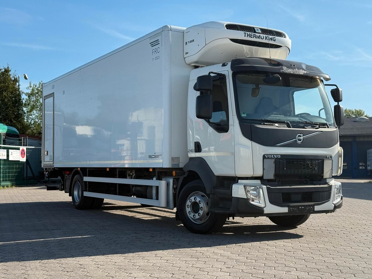 Volvo FL 42 R 240 +Thermoking T-880R+Kamera - Camion frigorifique: photos 1 Volvo FL 42 R 240 +Thermoking T-880R+Kamera - Camion frigorifique: photos 1