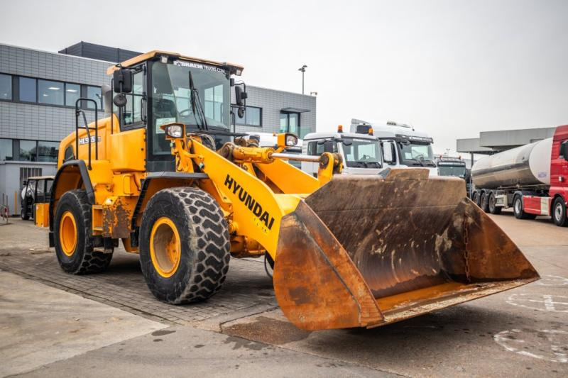 Hyundai HL955XT - Chargeuse sur pneus: photos 2 Hyundai HL955XT - Chargeuse sur pneus: photos 2