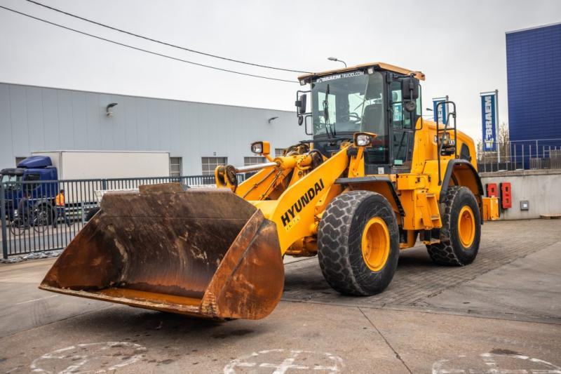 Hyundai HL955XT - Chargeuse sur pneus: photos 1 Hyundai HL955XT - Chargeuse sur pneus: photos 1