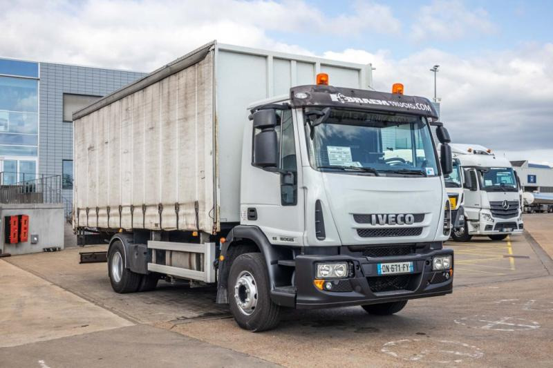 Iveco EUROCARGO 160E25 - Camion à rideaux coulissants: photos 2 Iveco EUROCARGO 160E25 - Camion à rideaux coulissants: photos 2