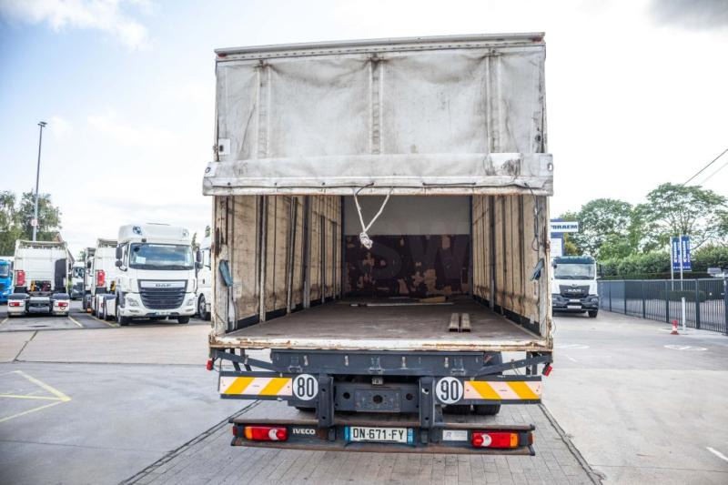 Iveco EUROCARGO 160E25 - Camion à rideaux coulissants: photos 5 Iveco EUROCARGO 160E25 - Camion à rideaux coulissants: photos 5