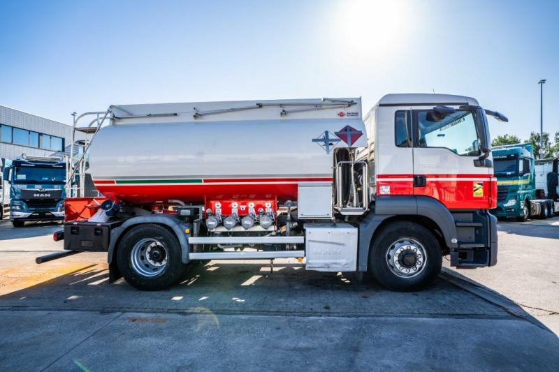MAN TGS 18.400 4x4H +ALU CM 11.500L /4 COMP - Camion citerne: photos 3 MAN TGS 18.400 4x4H +ALU CM 11.500L /4 COMP - Camion citerne: photos 3