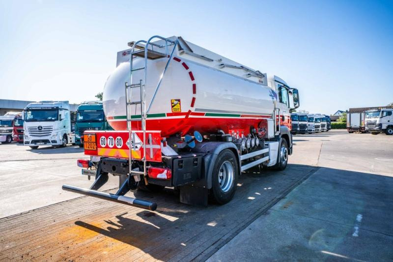 MAN TGS 18.400 4x4H +ALU CM 11.500L /4 COMP - Camion citerne: photos 4 MAN TGS 18.400 4x4H +ALU CM 11.500L /4 COMP - Camion citerne: photos 4