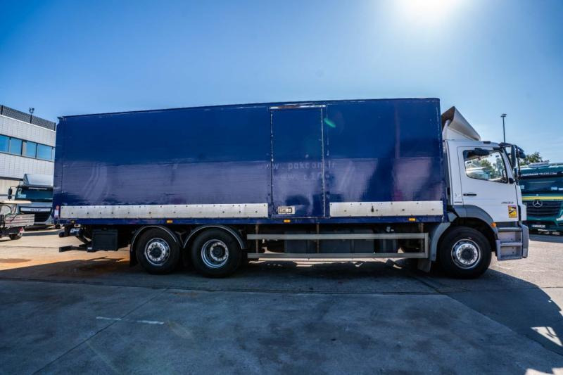 Mercedes AXOR 2533 -6X2 - Camion fourgon: photos 3 Mercedes AXOR 2533 -6X2 - Camion fourgon: photos 3