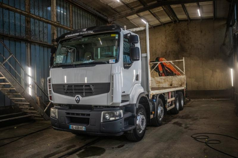 Renault KERAX 380DXI-8x4+PK18TM/3EXT - Camion plateau, Camion grue: photos 1 Renault KERAX 380DXI-8x4+PK18TM/3EXT - Camion plateau, Camion grue: photos 1
